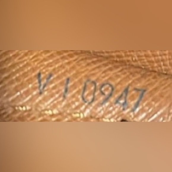 LOUIS VUITTON Brown Babylon Monogram Tote w/Dust Bag, Authentic. EUC - Picture 15 of 16